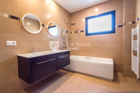 Сasa de 5 dormitorios en venta en Santa Susanna, Barcelona, Cataluña, Spain № 6750 - foto 5