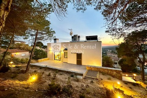 Сasa de 4 dormitorios en venta en Lloret de Mar, Gerona, Cataluña, Spain № 6749 - foto 20