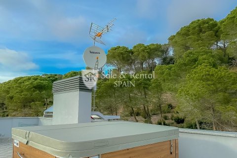 Сasa de 4 dormitorios en venta en Lloret de Mar, Gerona, Cataluña, Spain № 6749 - foto 9