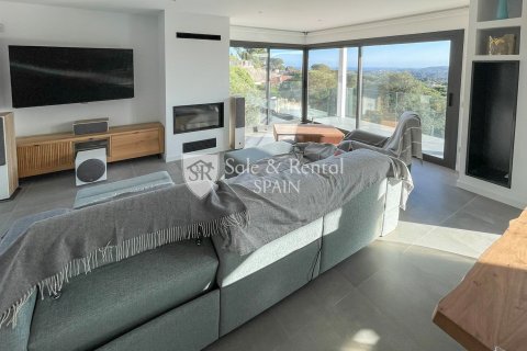 Сasa de 4 dormitorios en venta en Lloret de Mar, Gerona, Cataluña, Spain № 6749 - foto 3