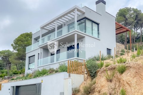 Сasa de 4 dormitorios en venta en Lloret de Mar, Gerona, Cataluña, Spain № 6749 - foto 24