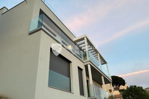 Сasa de 4 dormitorios en venta en Lloret de Mar, Gerona, Cataluña, Spain № 6749 - foto 22
