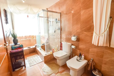 Сasa de 5 dormitorios en venta en Lloret de Mar, Gerona, Cataluña, Spain № 6751 - foto 25