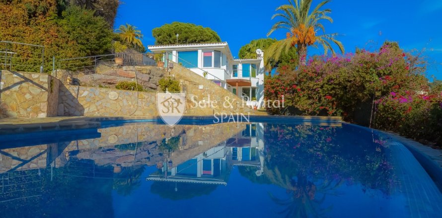 Сasa de 5 dormitorios en venta en Lloret de Mar, Gerona, Cataluña, Spain № 6751