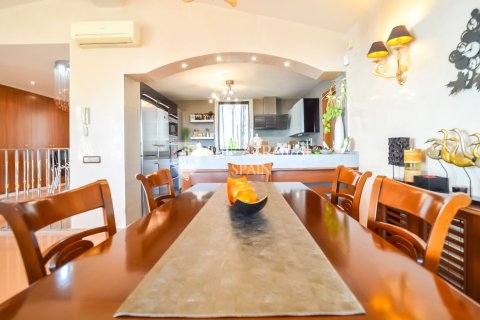 Сasa de 5 dormitorios en venta en Lloret de Mar, Gerona, Cataluña, Spain № 6751 - foto 11