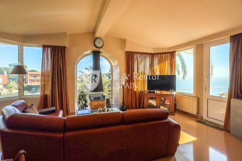 Сasa de 5 dormitorios en venta en Lloret de Mar, Gerona, Cataluña, Spain № 6751 - foto 6