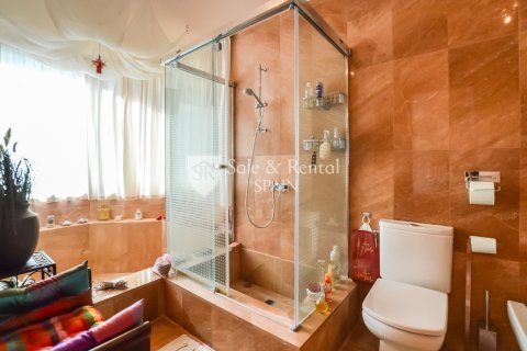 Сasa de 5 dormitorios en venta en Lloret de Mar, Gerona, Cataluña, Spain № 6751 - foto 27