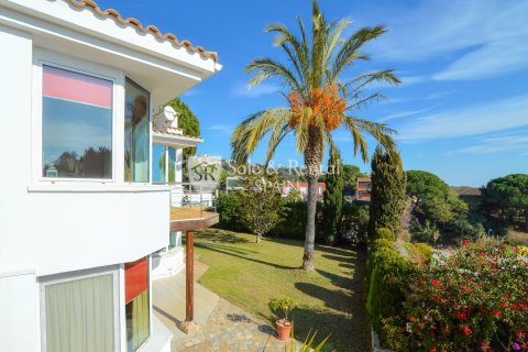 Сasa de 5 dormitorios en venta en Lloret de Mar, Gerona, Cataluña, Spain № 6751 - foto 3