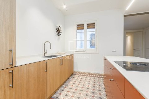 3 bedrooms apartment for sale in Barcelona, Catalonia, Spain № 7061 - photo 14