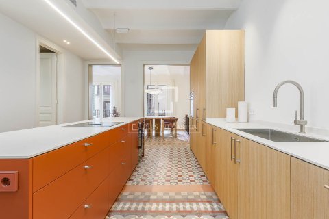 3 bedrooms apartment for sale in Barcelona, Catalonia, Spain № 7061 - photo 13
