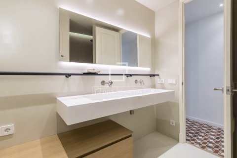 3 bedrooms apartment for sale in Barcelona, Catalonia, Spain № 7061 - photo 3