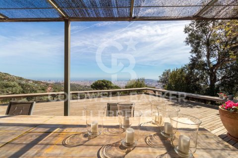 Сasa de 4 dormitorios en venta en Barcelona, Cataluña, Spain № 5914