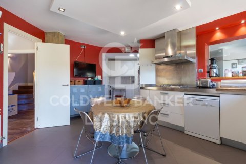 Сasa de 5 dormitorios en venta en Barcelona, Cataluña, Spain № 5910 - foto 14