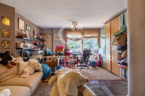Сasa de 5 dormitorios en venta en Barcelona, Cataluña, Spain № 5910 - foto 27
