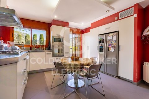 Сasa de 5 dormitorios en venta en Barcelona, Cataluña, Spain № 5910 - foto 15