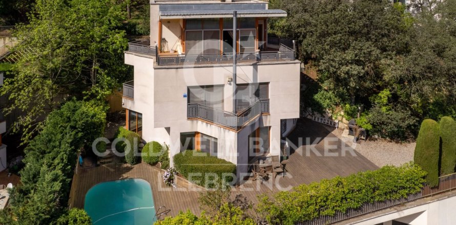 Сasa de 5 dormitorios en venta en Barcelona, Cataluña, Spain № 5910