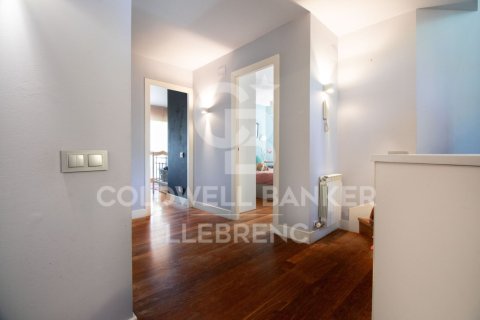 Сasa de 5 dormitorios en venta en Barcelona, Cataluña, Spain № 5910 - foto 22