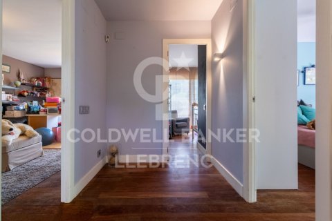 Сasa de 5 dormitorios en venta en Barcelona, Cataluña, Spain № 5910 - foto 26