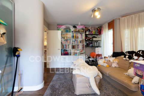 Сasa de 5 dormitorios en venta en Barcelona, Cataluña, Spain № 5910 - foto 28