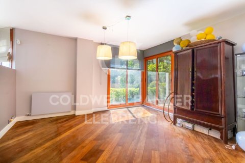 Сasa de 5 dormitorios en venta en Barcelona, Cataluña, Spain № 5910 - foto 10