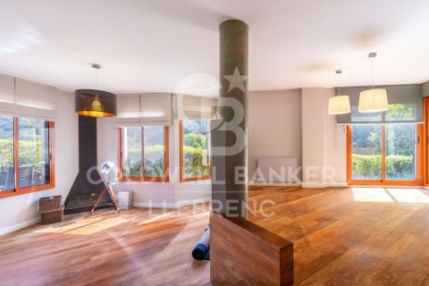 Сasa de 5 dormitorios en venta en Barcelona, Cataluña, Spain № 5910 - foto 5