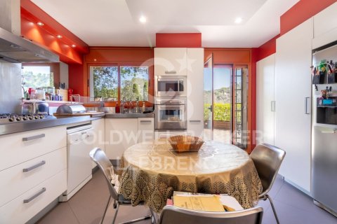 Сasa de 5 dormitorios en venta en Barcelona, Cataluña, Spain № 5910 - foto 13