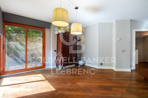 Сasa de 5 dormitorios en venta en Barcelona, Cataluña, Spain № 5910 - foto 11