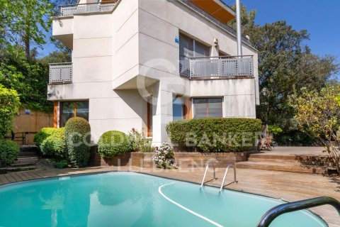 Сasa de 5 dormitorios en venta en Barcelona, Cataluña, Spain № 5910 - foto 2