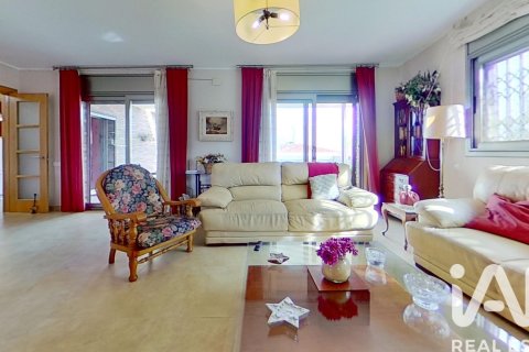 Apartamento de 4 dormitorios en venta en El Vendrell, Tarragona, Cataluña, Spain № 4742 - foto 8