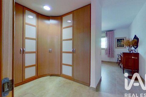 Apartamento de 4 dormitorios en venta en El Vendrell, Tarragona, Cataluña, Spain № 4742 - foto 14