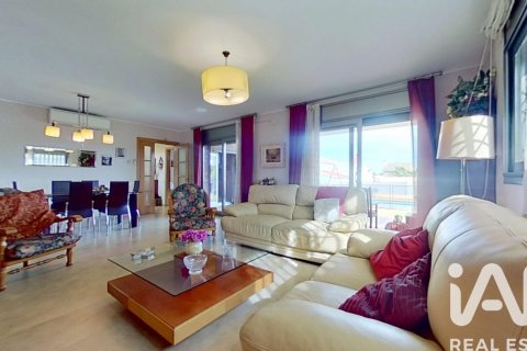 Apartamento de 4 dormitorios en venta en El Vendrell, Tarragona, Cataluña, Spain № 4742 - foto 6