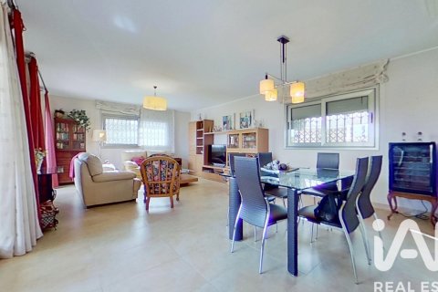 Apartamento de 4 dormitorios en venta en El Vendrell, Tarragona, Cataluña, Spain № 4742 - foto 5