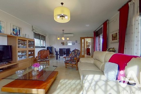 Apartamento de 4 dormitorios en venta en El Vendrell, Tarragona, Cataluña, Spain № 4742 - foto 7