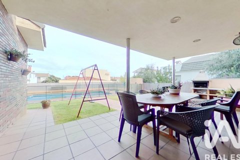 Apartamento de 4 dormitorios en venta en El Vendrell, Tarragona, Cataluña, Spain № 4742 - foto 4