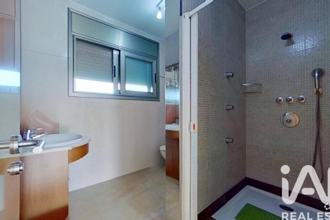 Apartamento de 4 dormitorios en venta en El Vendrell, Tarragona, Cataluña, Spain № 4742 - foto 27