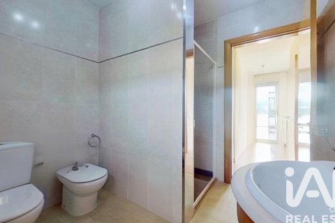 Apartamento de 4 dormitorios en venta en El Vendrell, Tarragona, Cataluña, Spain № 4742 - foto 28