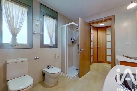 Apartamento de 4 dormitorios en venta en El Vendrell, Tarragona, Cataluña, Spain № 4742 - foto 16