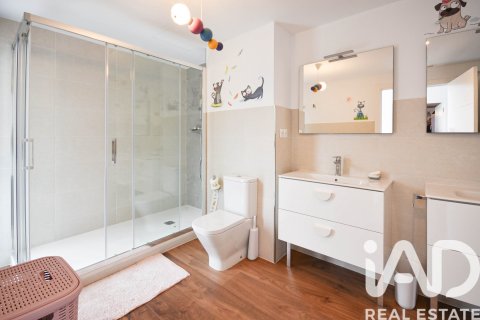 Casa adosada de 5 dormitorios en venta en Sant Pere de Ribes, Barcelona, Cataluña, Spain № 4737 - foto 27