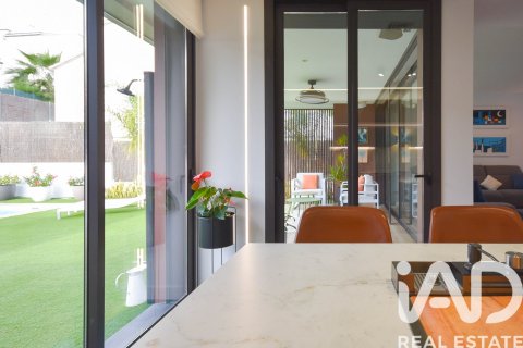 Casa adosada de 5 dormitorios en venta en Sant Pere de Ribes, Barcelona, Cataluña, Spain № 4737 - foto 10
