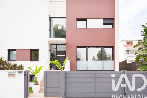 Casa adosada de 5 dormitorios en venta en Sant Pere de Ribes, Barcelona, Cataluña, Spain № 4737