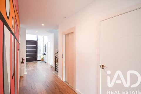 Casa adosada de 5 dormitorios en venta en Sant Pere de Ribes, Barcelona, Cataluña, Spain № 4737 - foto 23