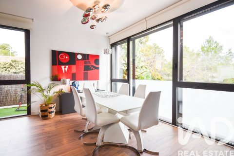 Casa adosada de 5 dormitorios en venta en Sant Pere de Ribes, Barcelona, Cataluña, Spain № 4737 - foto 4