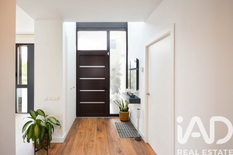 Casa adosada de 5 dormitorios en venta en Sant Pere de Ribes, Barcelona, Cataluña, Spain № 4737 - foto 3