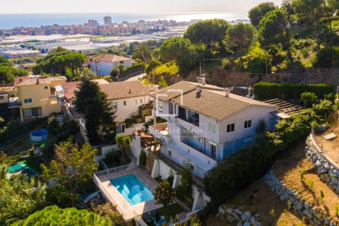 Villa de 6 dormitorios en venta en Cabrils, Barcelona, Cataluña, Spain № 3911