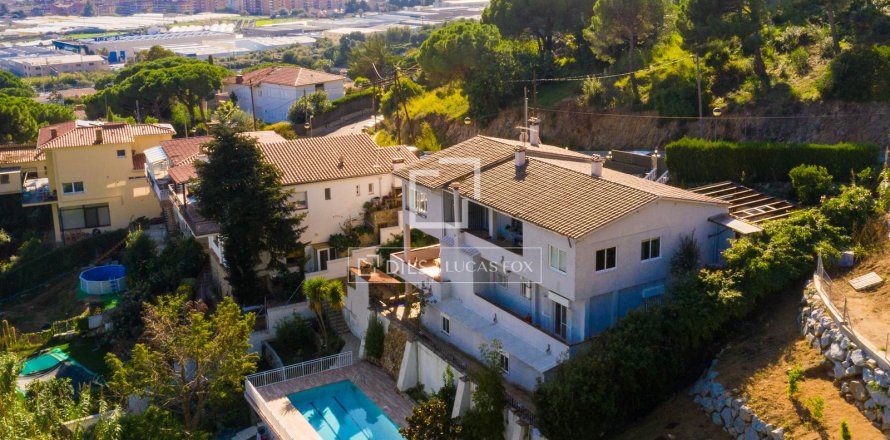6 bedrooms villa for sale in Cabrils, Barcelona, Catalonia, Spain № 3911