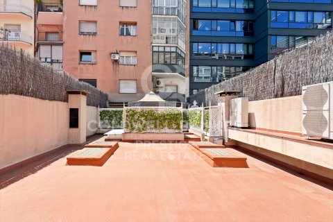 Apartamento de 5 dormitorios en venta en Barcelona, Cataluña, Spain № 7710 - foto 4