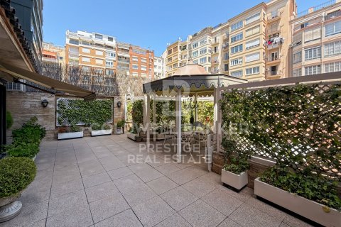 Apartamento de 5 dormitorios en venta en Barcelona, Cataluña, Spain № 7710 - foto 6