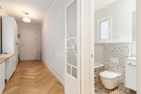 Apartamento de 2 dormitorios en venta en Barcelona, Cataluña, Spain № 4035 - foto 20