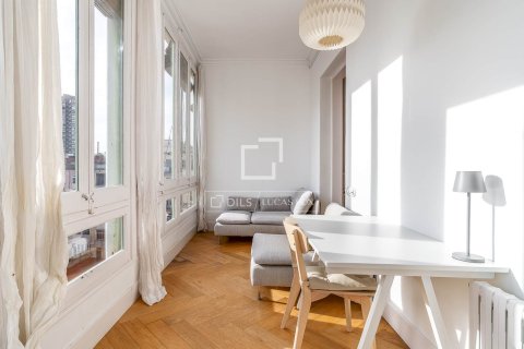 Apartamento de 2 dormitorios en venta en Barcelona, Cataluña, Spain № 4035 - foto 11