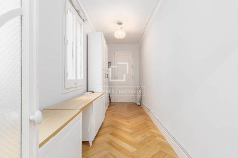 Apartamento de 2 dormitorios en venta en Barcelona, Cataluña, Spain № 4035 - foto 23